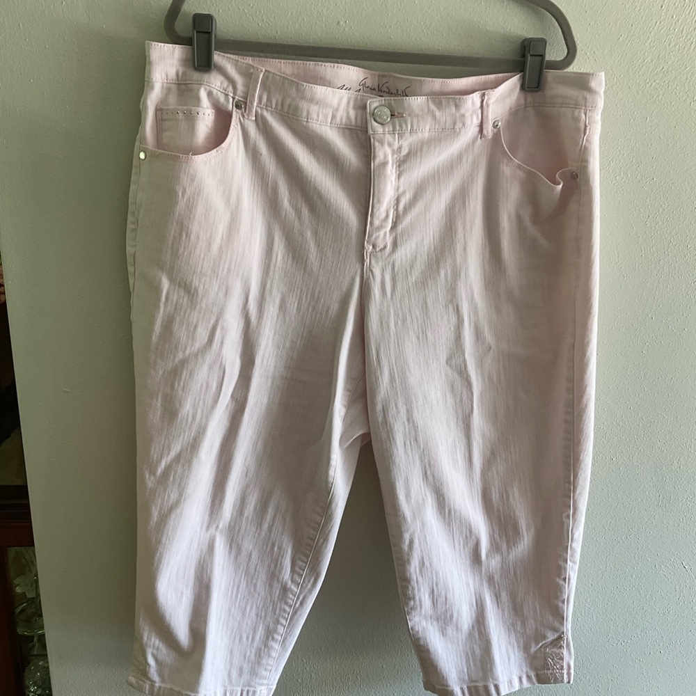 Gloria Vanderbilt Light Pink Capris